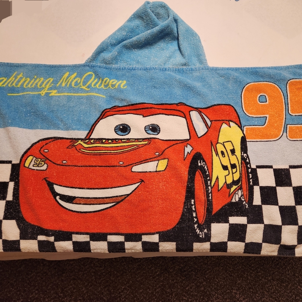 Disney Cars Lightning McQueen Hooded Towel - Red and Blue